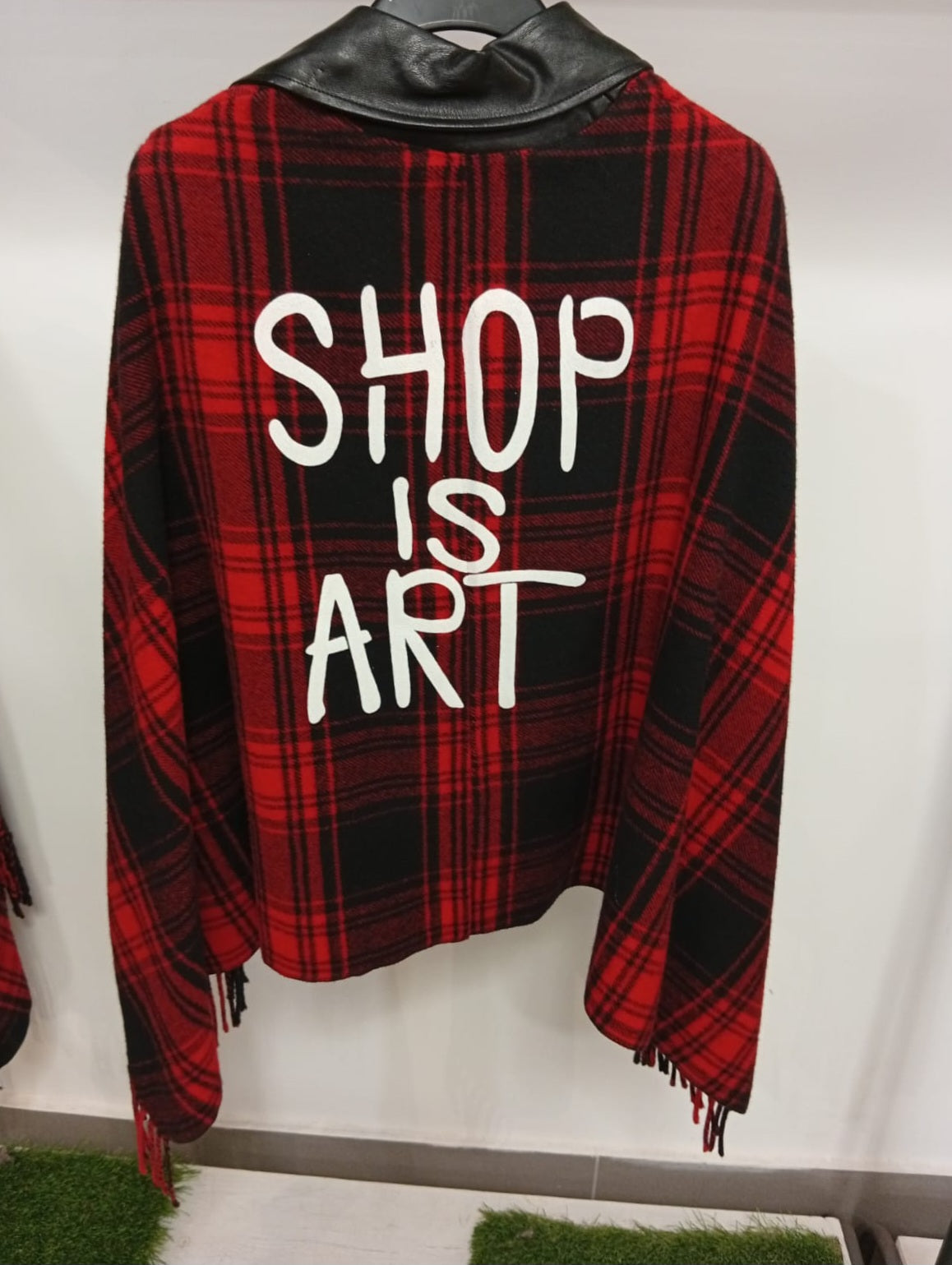 Mantella Shop Art